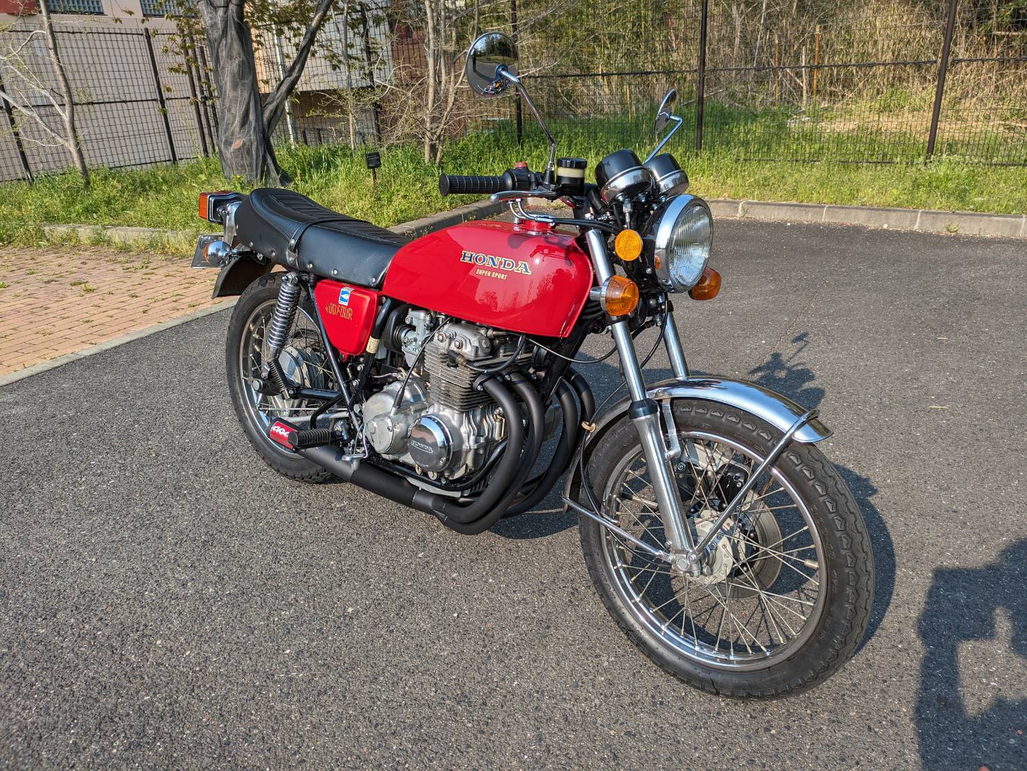 Nostalgicbike.com (A couple's beautiful CB400Four and